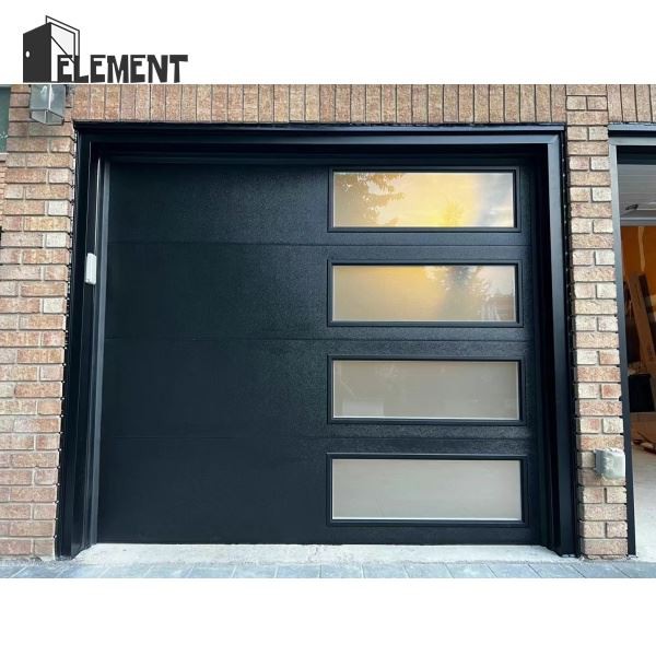 Musta autotallin ovi